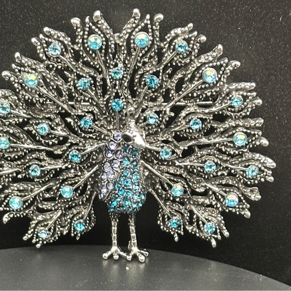 Vintage Peacock Brooch with Blue and Silver Accents - Picture 5 of 10